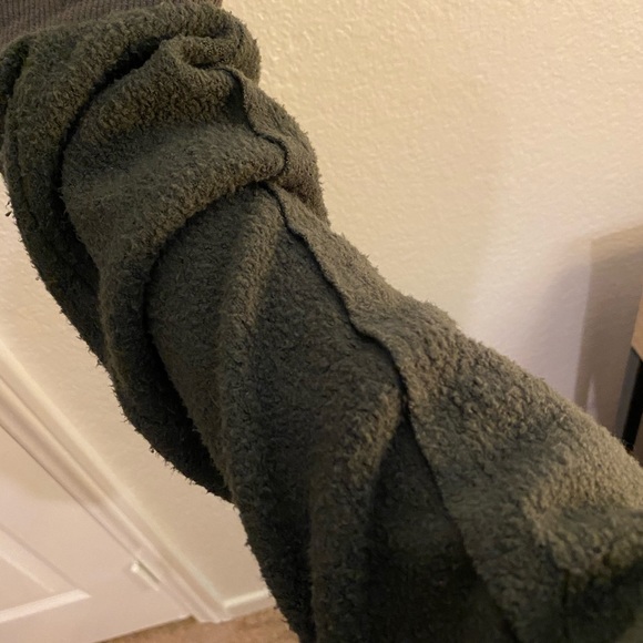 Urban Outfitters soft pull over - Picture 3 of 3